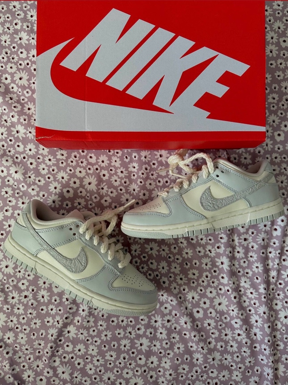 Nike Kids Low-Top Sneakers in Cream and Light Gray